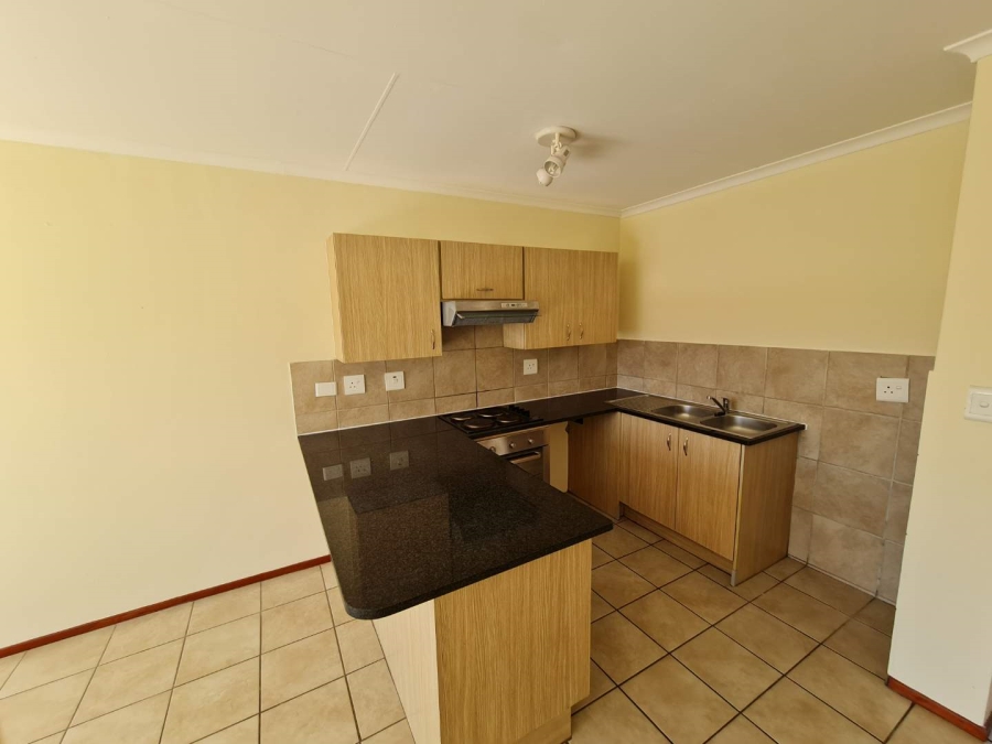 To Let 2 Bedroom Property for Rent in Noordhang Gauteng