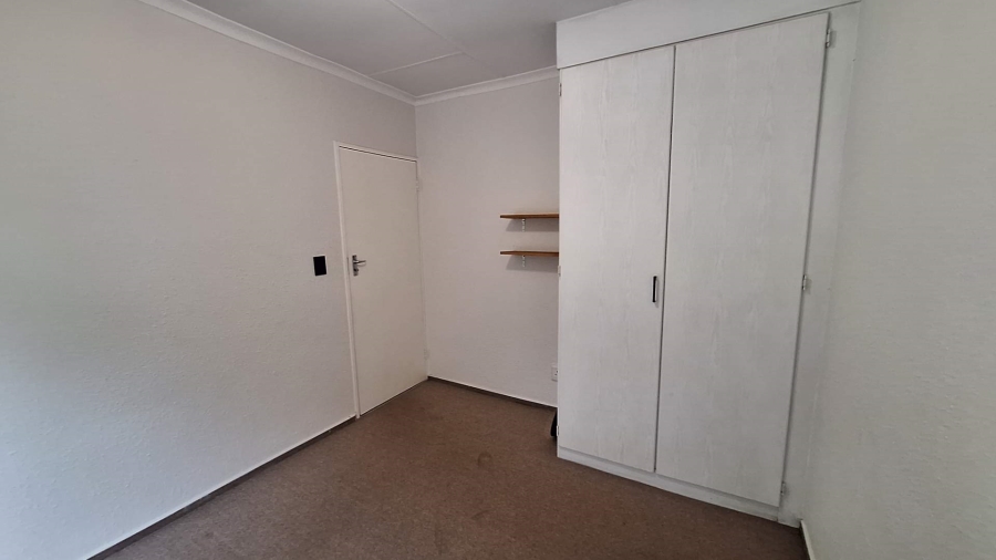 To Let 2 Bedroom Property for Rent in Bromhof Gauteng