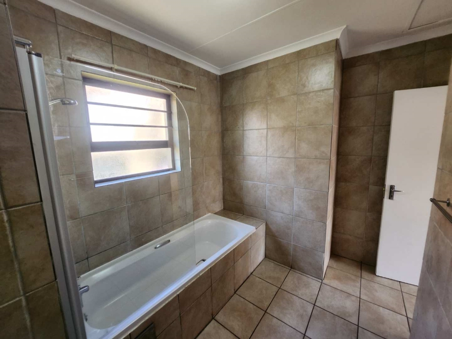 To Let 2 Bedroom Property for Rent in Noordhang Gauteng