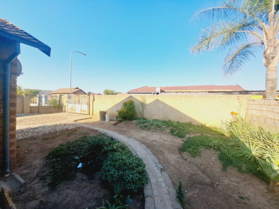 To Let 3 Bedroom Property for Rent in Mamelodi Gardens Gauteng