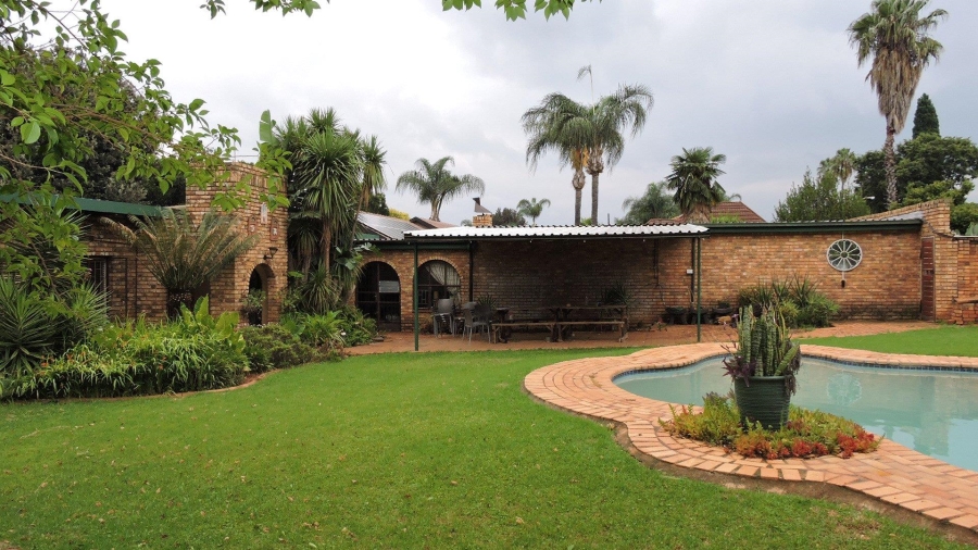 4 Bedroom Property for Sale in Faerie Glen Gauteng