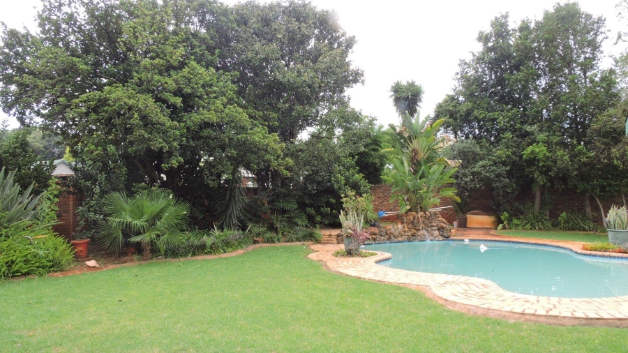 4 Bedroom Property for Sale in Faerie Glen Gauteng