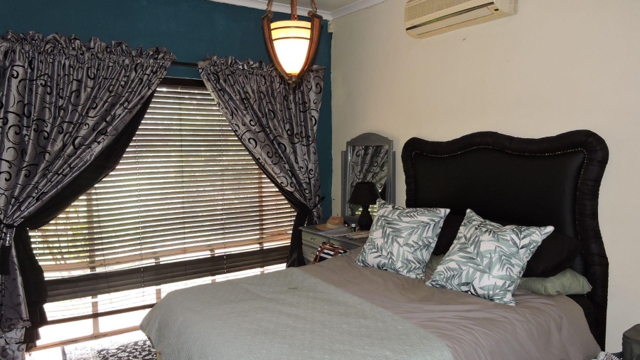 4 Bedroom Property for Sale in Faerie Glen Gauteng