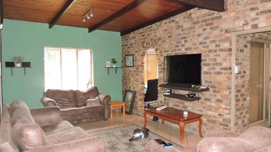 4 Bedroom Property for Sale in Faerie Glen Gauteng