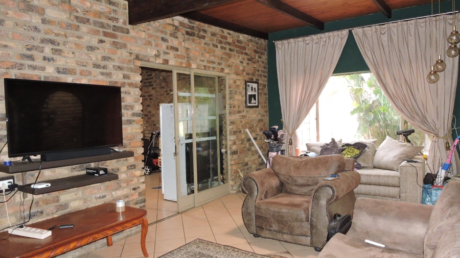 4 Bedroom Property for Sale in Faerie Glen Gauteng