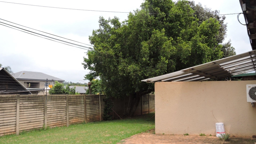 4 Bedroom Property for Sale in Faerie Glen Gauteng