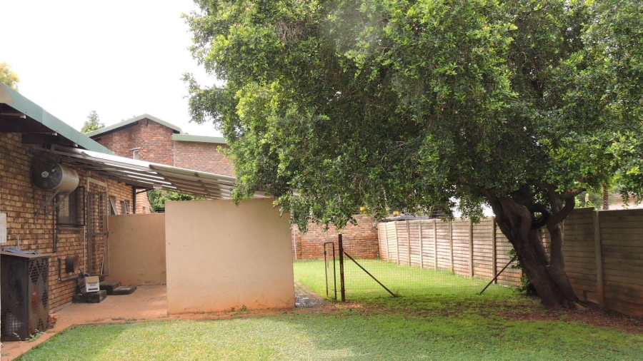 4 Bedroom Property for Sale in Faerie Glen Gauteng