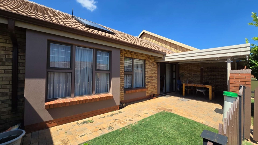 2 Bedroom Property for Sale in Montana Tuine Gauteng