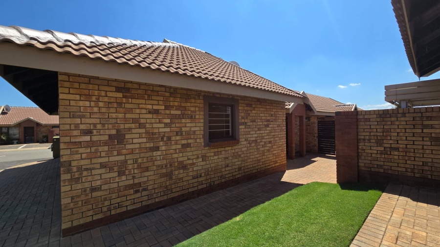 2 Bedroom Property for Sale in Montana Tuine Gauteng