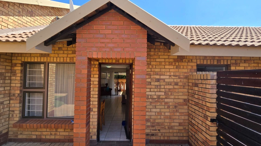 2 Bedroom Property for Sale in Montana Tuine Gauteng