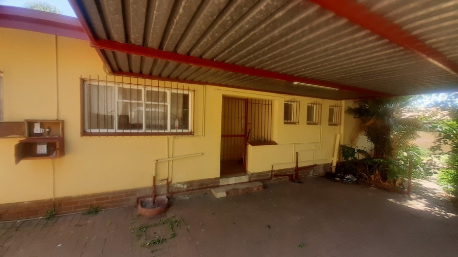 To Let 3 Bedroom Property for Rent in West Park Gauteng