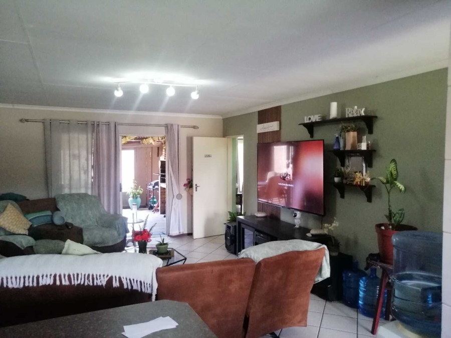 4 Bedroom Property for Sale in Bonaero Park Gauteng