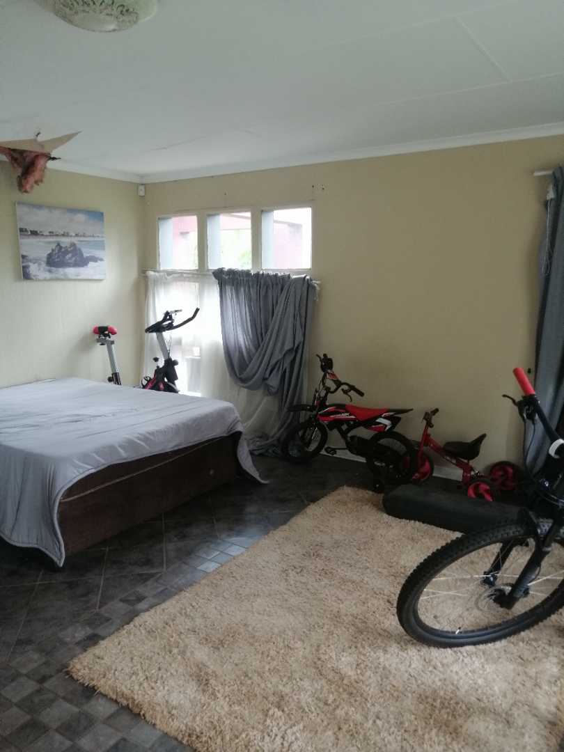 5 Bedroom Property for Sale in Glen Marais Gauteng