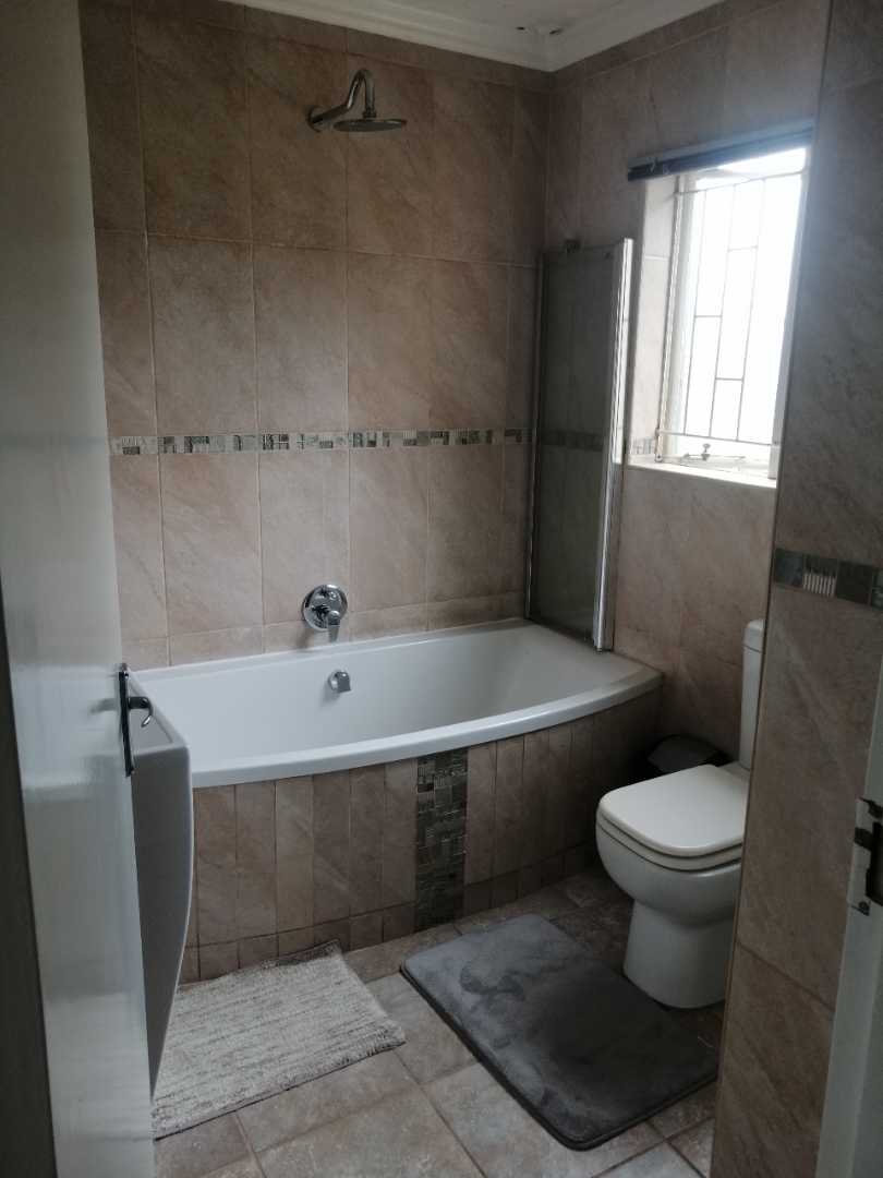 5 Bedroom Property for Sale in Glen Marais Gauteng