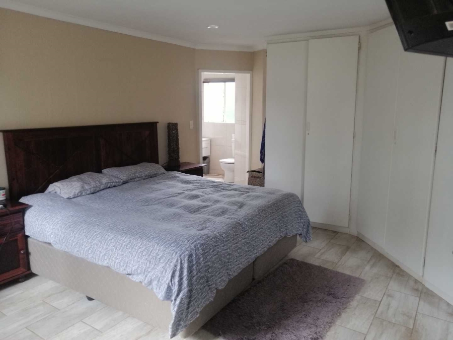 5 Bedroom Property for Sale in Glen Marais Gauteng