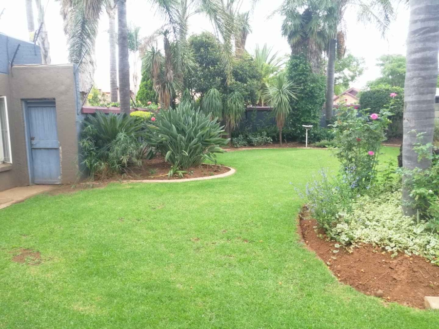 5 Bedroom Property for Sale in Glen Marais Gauteng