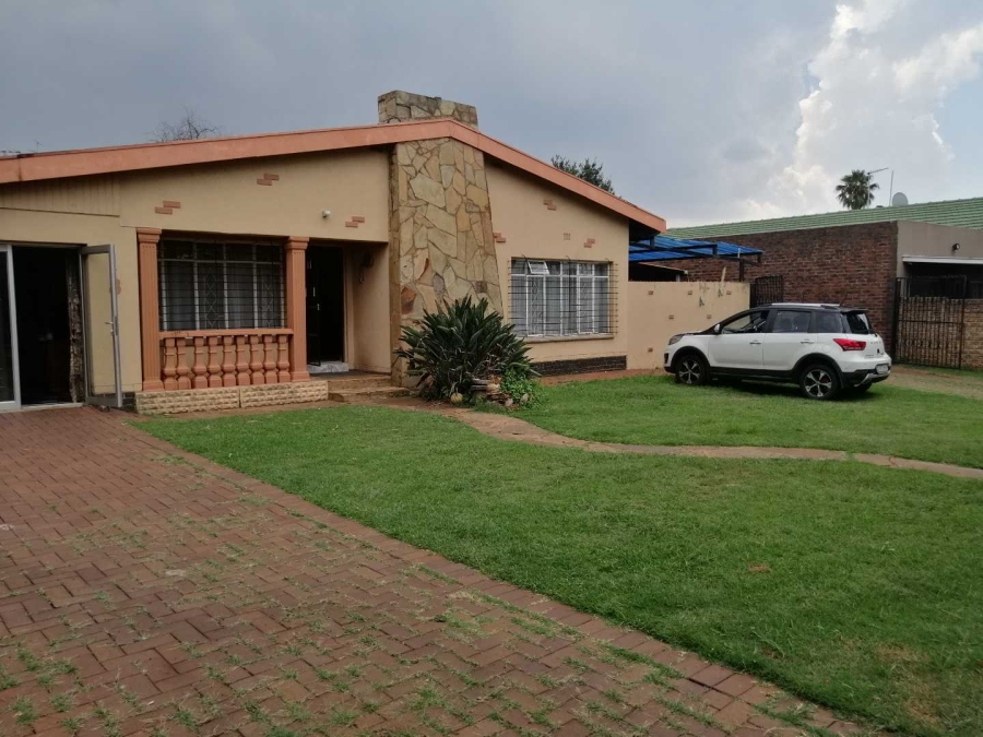 5 Bedroom Property for Sale in Birchleigh Gauteng