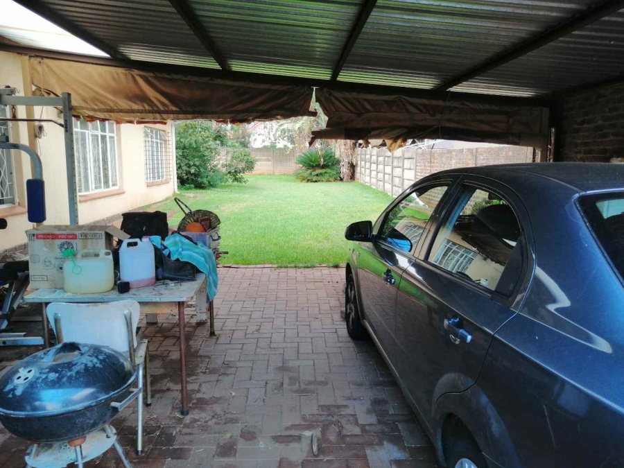 5 Bedroom Property for Sale in Birchleigh Gauteng