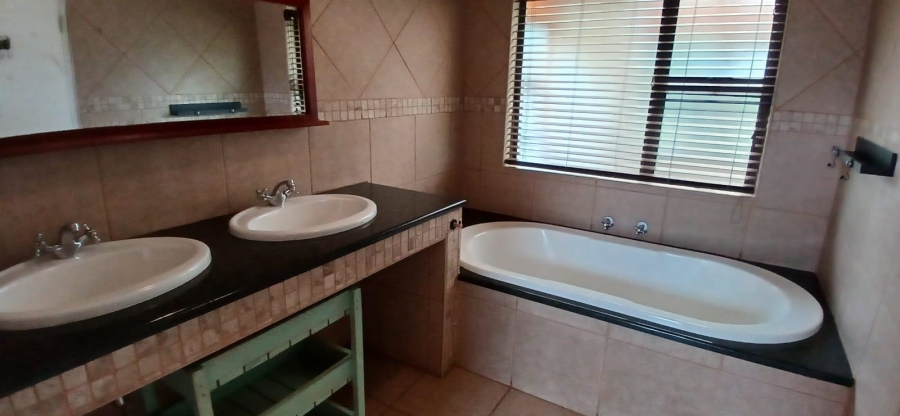 4 Bedroom Property for Sale in Glen Erasmia Gauteng