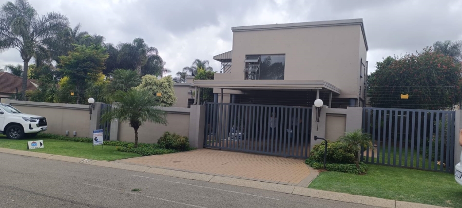 5 Bedroom Property for Sale in Glen Marais Gauteng