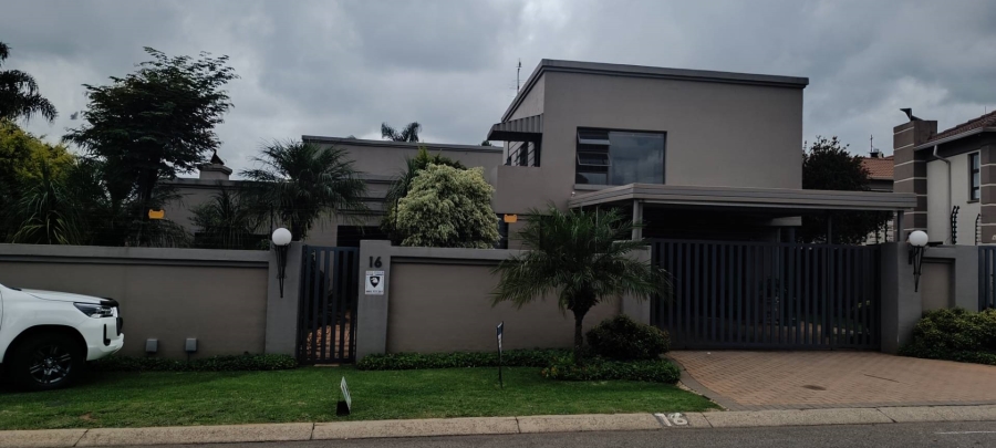 5 Bedroom Property for Sale in Glen Marais Gauteng