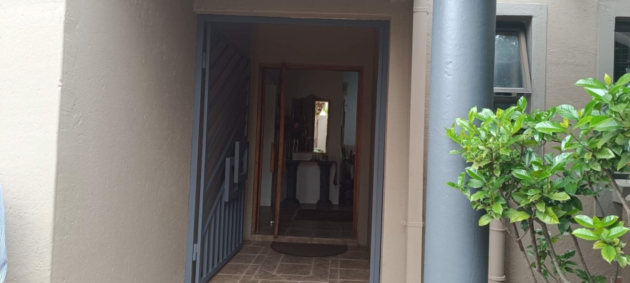 5 Bedroom Property for Sale in Glen Marais Gauteng