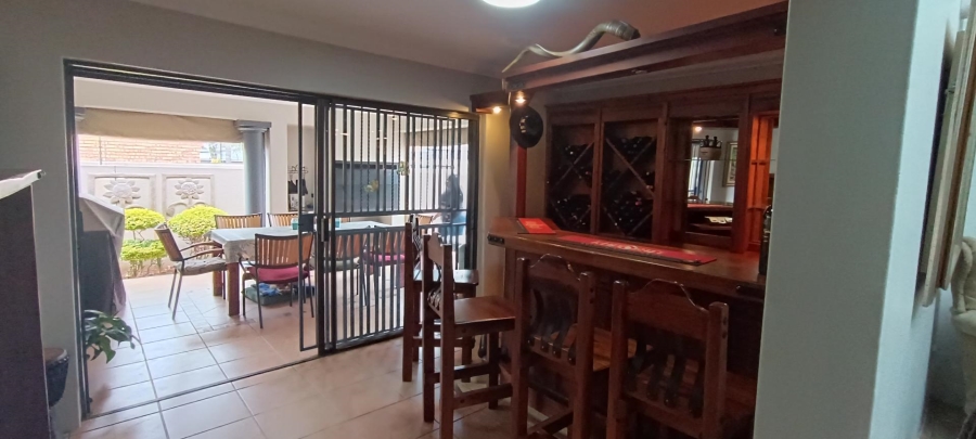 5 Bedroom Property for Sale in Glen Marais Gauteng