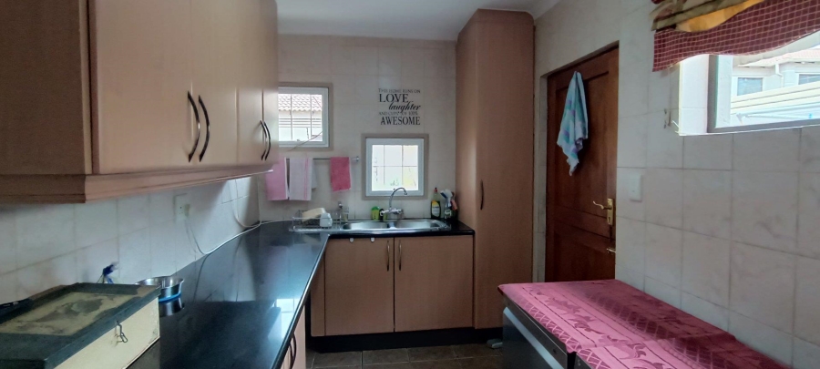 5 Bedroom Property for Sale in Glen Marais Gauteng