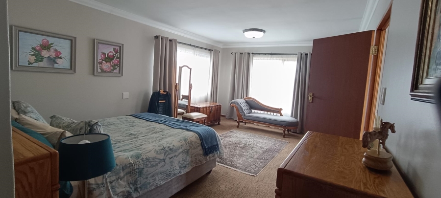 5 Bedroom Property for Sale in Glen Marais Gauteng