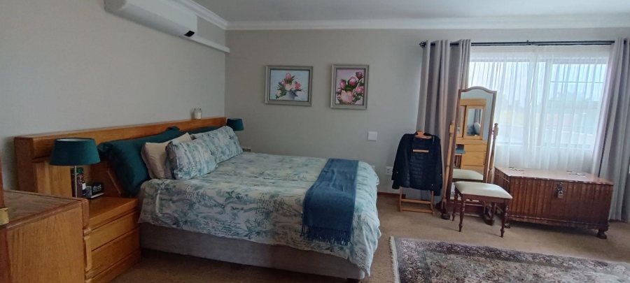 5 Bedroom Property for Sale in Glen Marais Gauteng