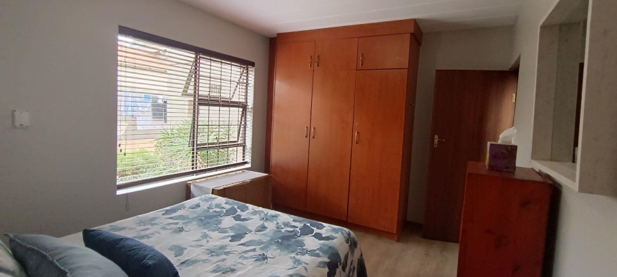 5 Bedroom Property for Sale in Glen Marais Gauteng