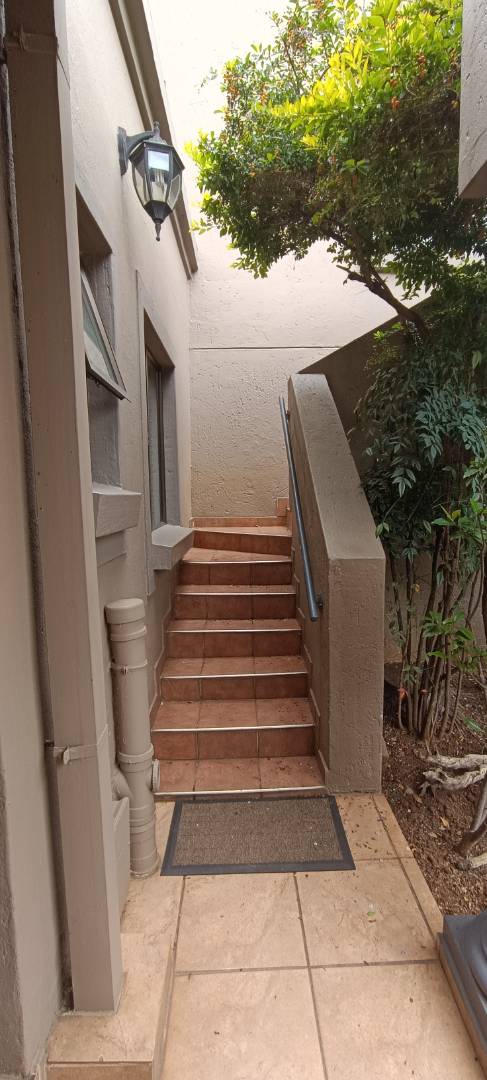 5 Bedroom Property for Sale in Glen Marais Gauteng