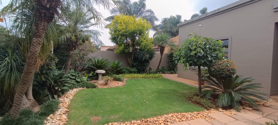 5 Bedroom Property for Sale in Glen Marais Gauteng