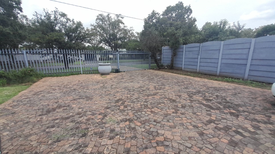 8 Bedroom Property for Sale in Northmead Gauteng