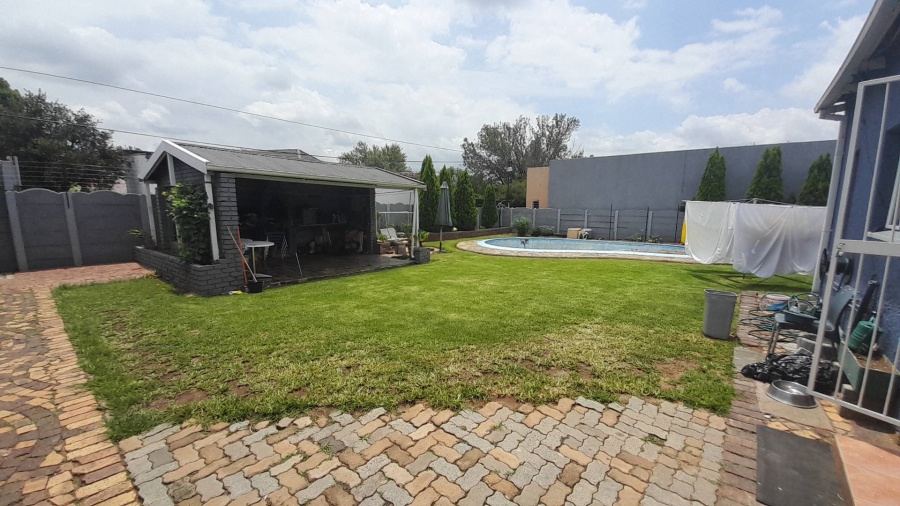 8 Bedroom Property for Sale in Northmead Gauteng