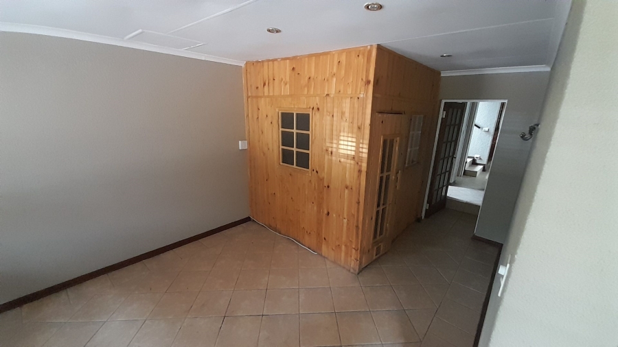 4 Bedroom Property for Sale in Glen Marais Gauteng