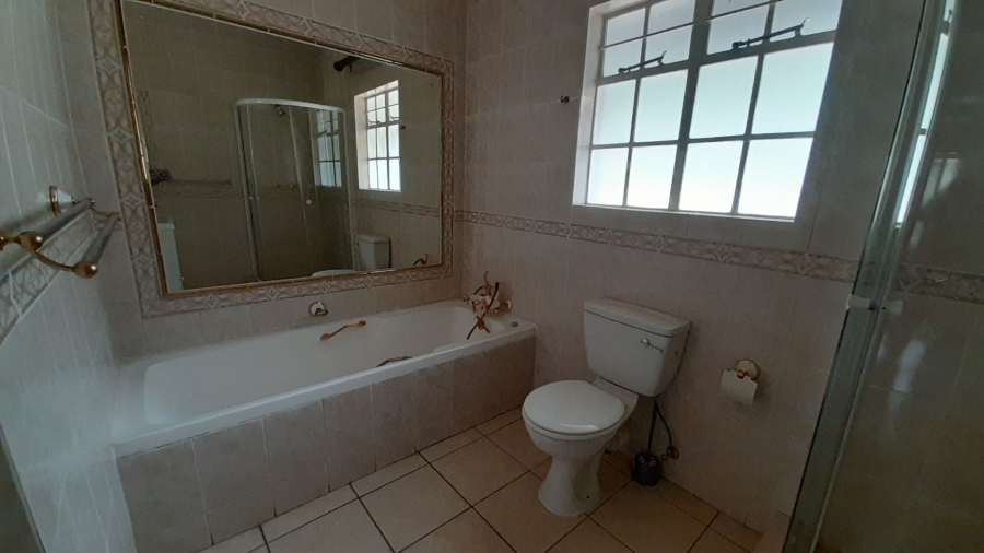 4 Bedroom Property for Sale in Glen Marais Gauteng