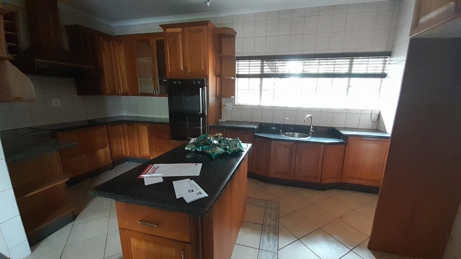 4 Bedroom Property for Sale in Glen Marais Gauteng