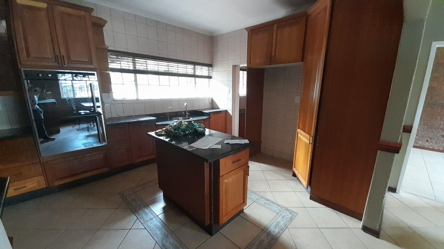 4 Bedroom Property for Sale in Glen Marais Gauteng