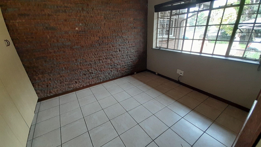 4 Bedroom Property for Sale in Glen Marais Gauteng