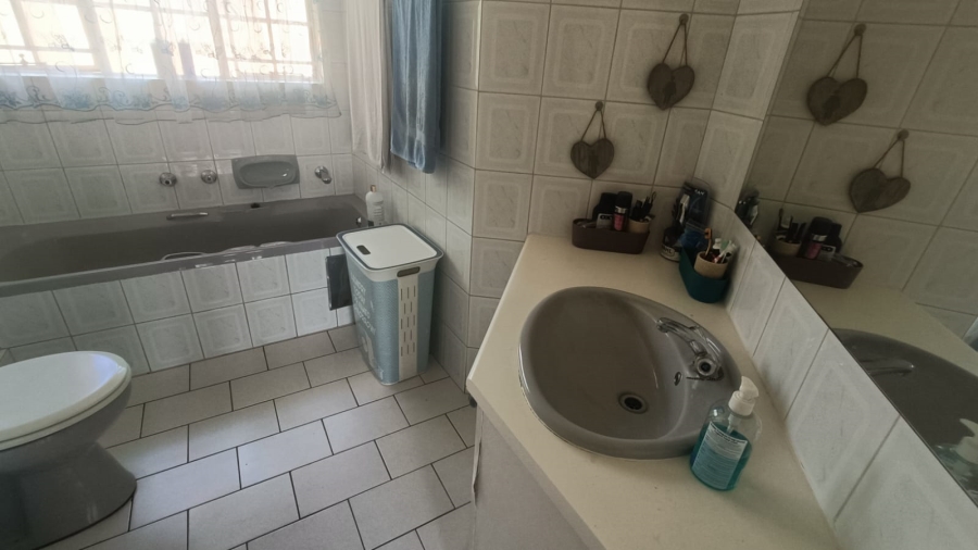 3 Bedroom Property for Sale in Zwartkop Gauteng