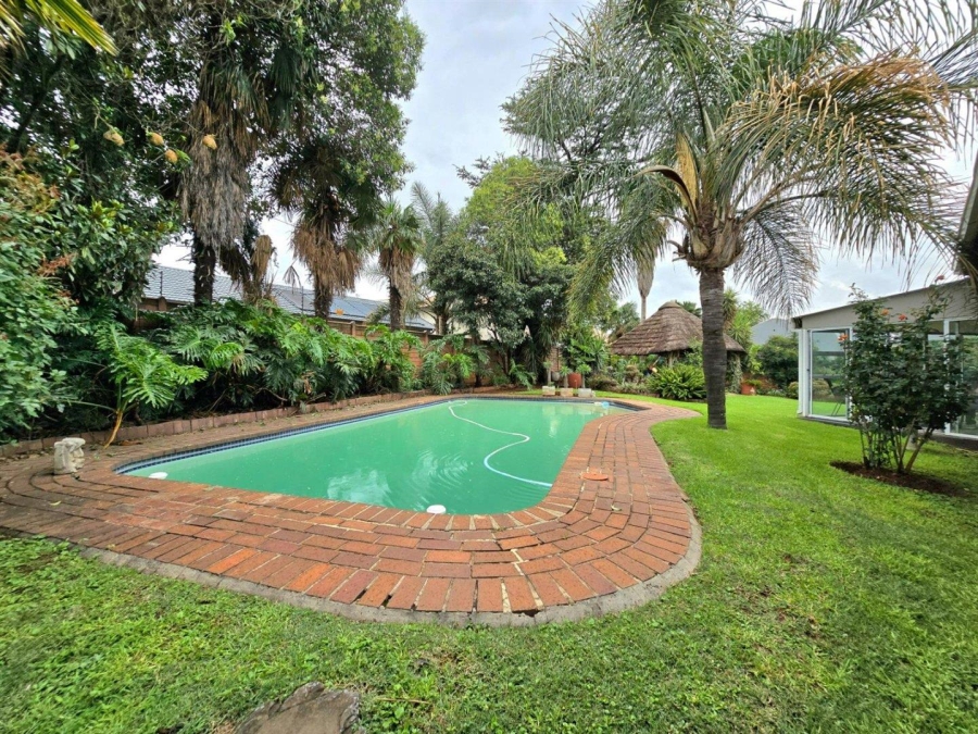 4 Bedroom Property for Sale in Verwoerdpark Gauteng