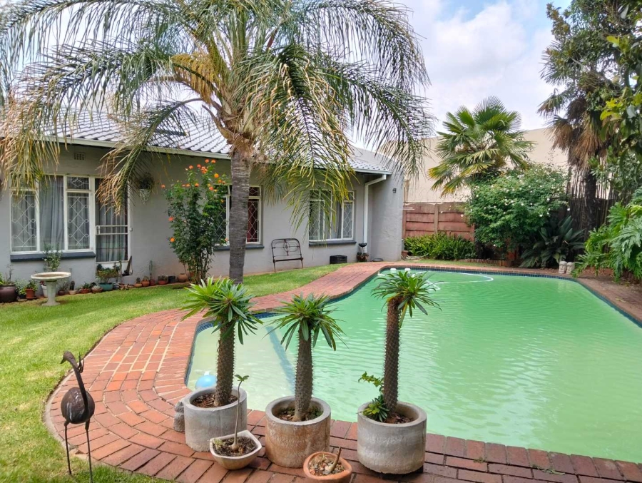 4 Bedroom Property for Sale in Verwoerdpark Gauteng