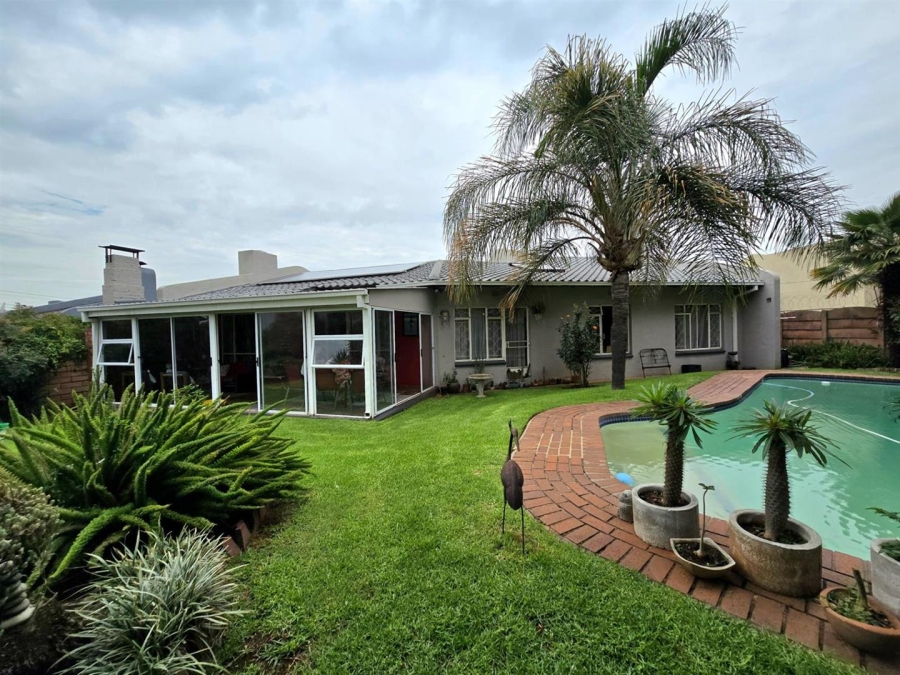 4 Bedroom Property for Sale in Verwoerdpark Gauteng