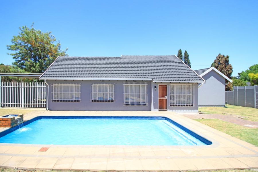 3 Bedroom Property for Sale in Verwoerdpark Gauteng