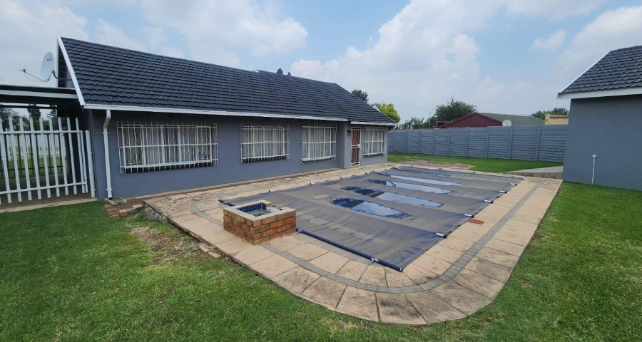 3 Bedroom Property for Sale in Verwoerdpark Gauteng