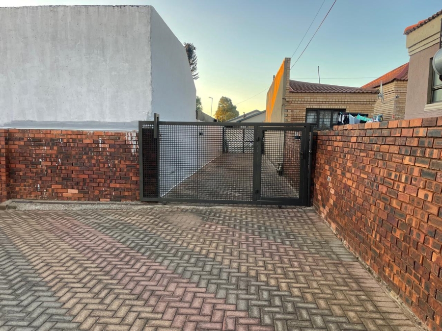 2 Bedroom Property for Sale in Naturena Gauteng