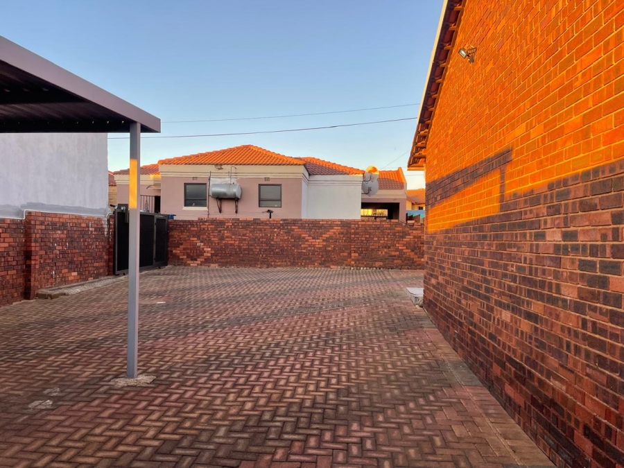 2 Bedroom Property for Sale in Naturena Gauteng