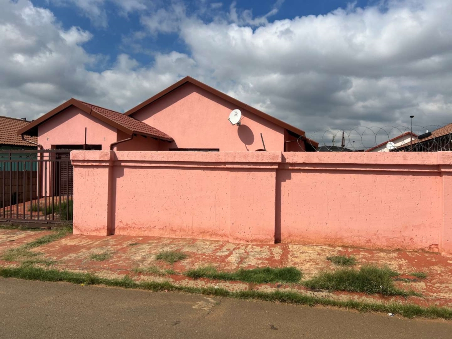 3 Bedroom Property for Sale in Likole Gauteng