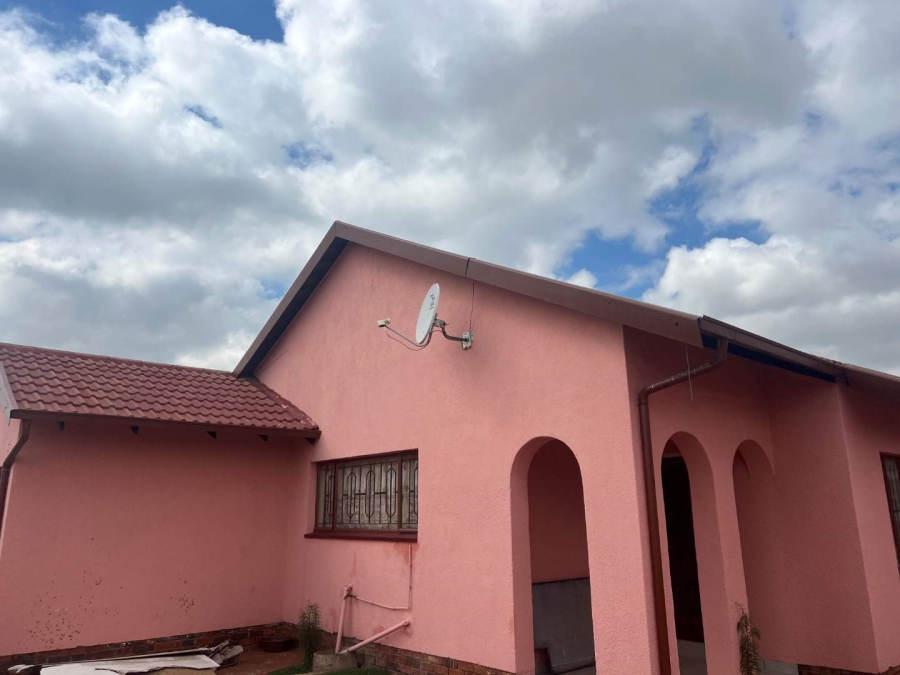 3 Bedroom Property for Sale in Likole Gauteng